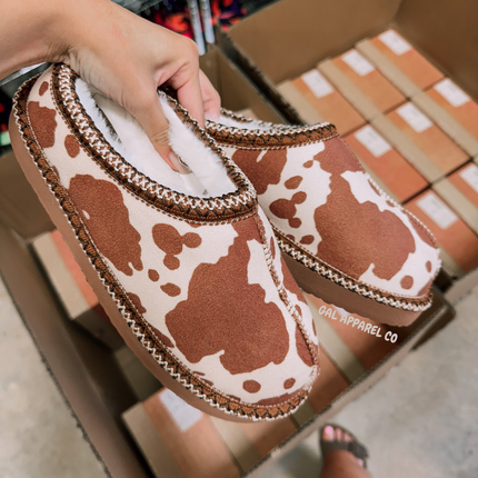 Cow print bruin slippers